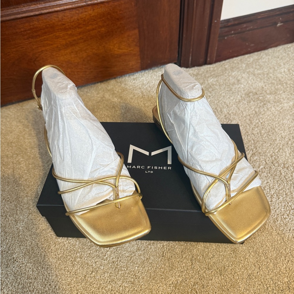 Marc Fisher MAYTE STRAPPY FLAT SANDAL